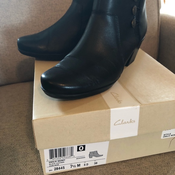 PRICE DROP🥳 Clark’s Booties - Picture 3 of 4
